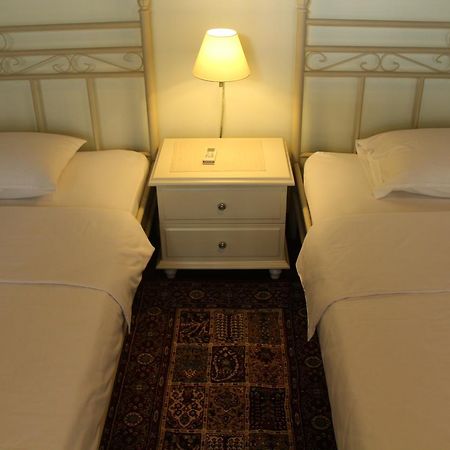 Bed And Breakfast Tomang Jakarta Eksteriør bilde