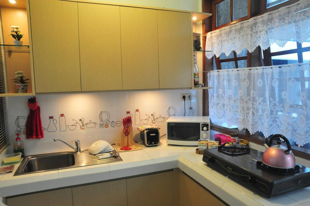 Bed And Breakfast Tomang Jakarta Eksteriør bilde