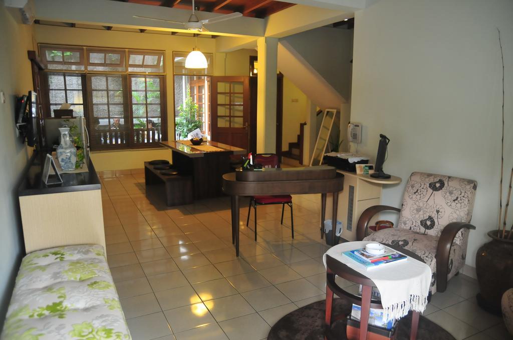 Bed And Breakfast Tomang Jakarta Eksteriør bilde